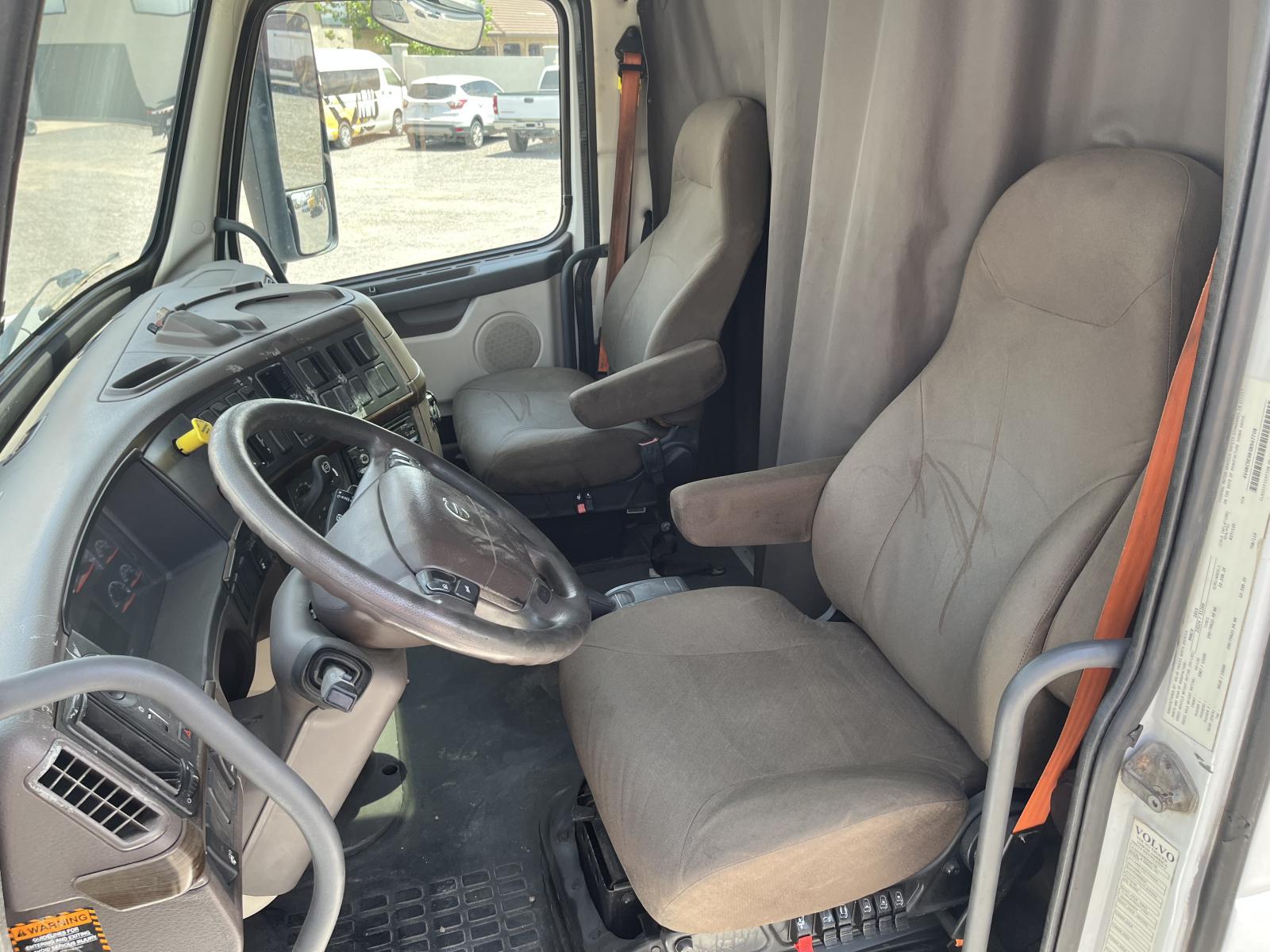 ./imagenes/INVOICE/2019/17169/VOLVO VNL64 (3).JPG